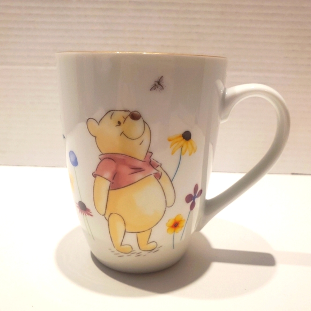 Disney mug Winnie the Pooh Among the Flowers